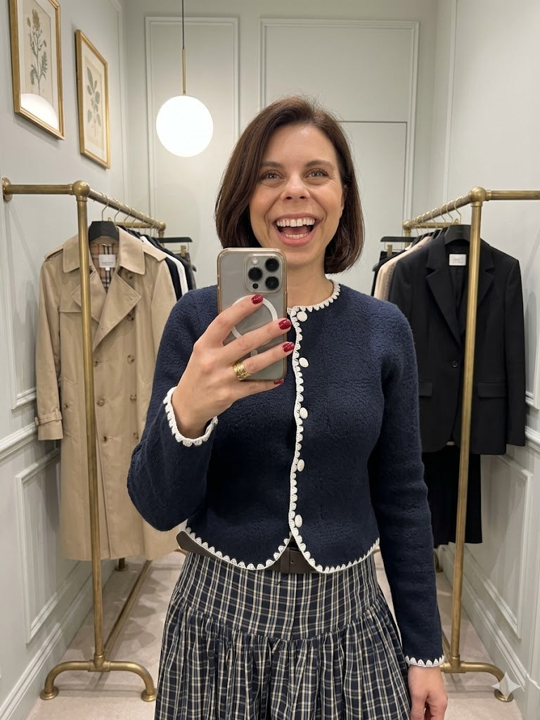 Effortless Lady Style! 2026 Autumn Contrast Embroidered Knitwear | Chic Crew Neck Single-Breasted Cardigan - Slim Fit Retro Short Jacket for Daily Wear